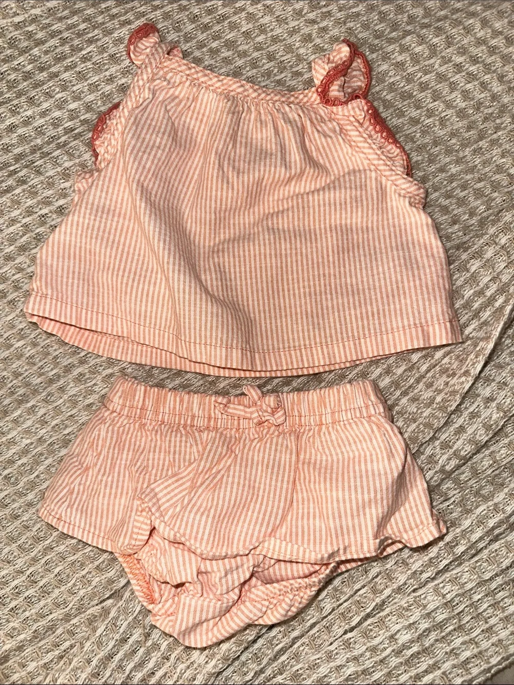 Bundle of 3-6month baby girl outfits